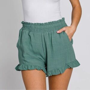 NWT Automate Size Medium Sage Ruffle Hem Pull On Shorts Pockets